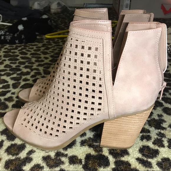 Zara Shoes - NWOT adorable Sugar peep-toe booties